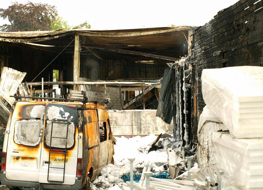 Feuer Halle Siegburg Gewerbegebiet Zange P147.JPG